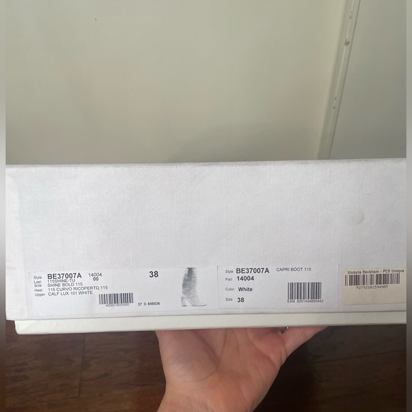 Victoria Beckham white boots - Picture 6 of 11